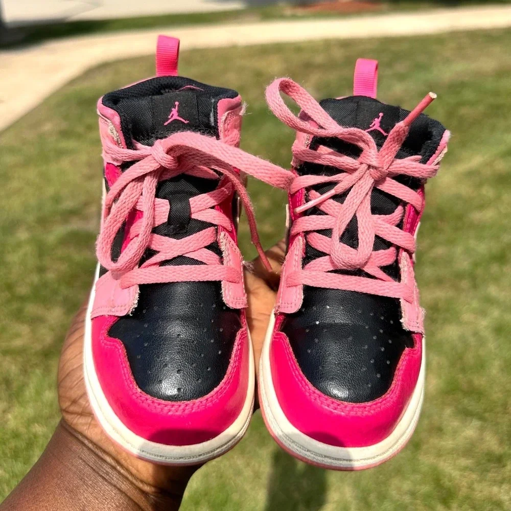 Nike Air Jordan 1 Mid Athletic Shoes Toddler Size 10 Coral Chalk Pink Sneakers